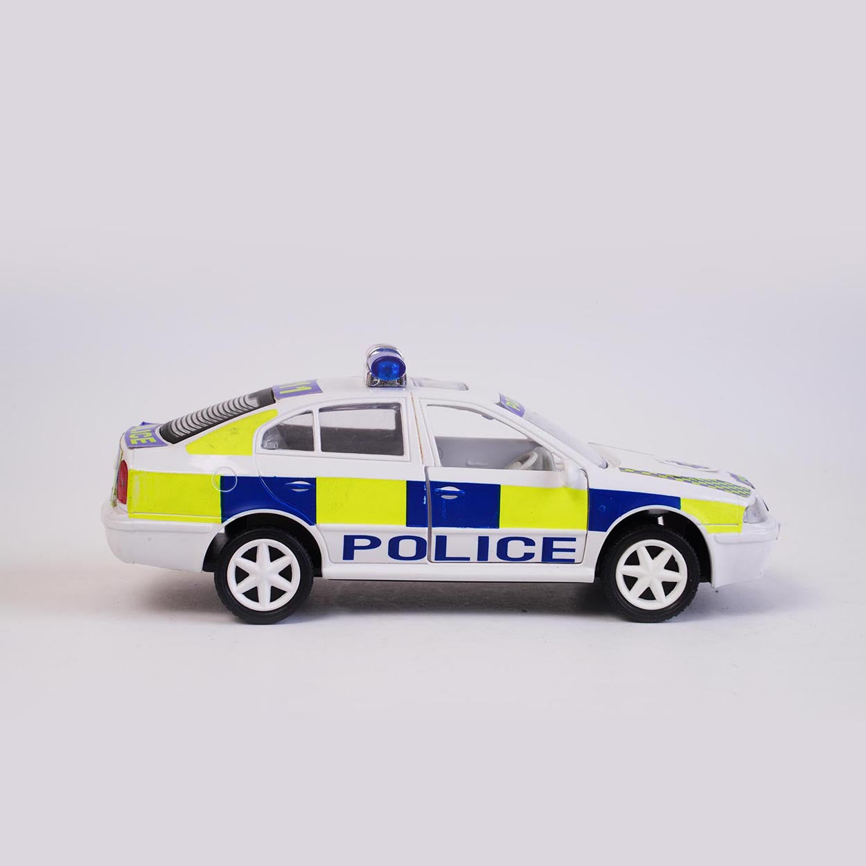 Skuba Hot Pursuit UK Police Car (AIG-151) – Pull‑Back Toy Police Car