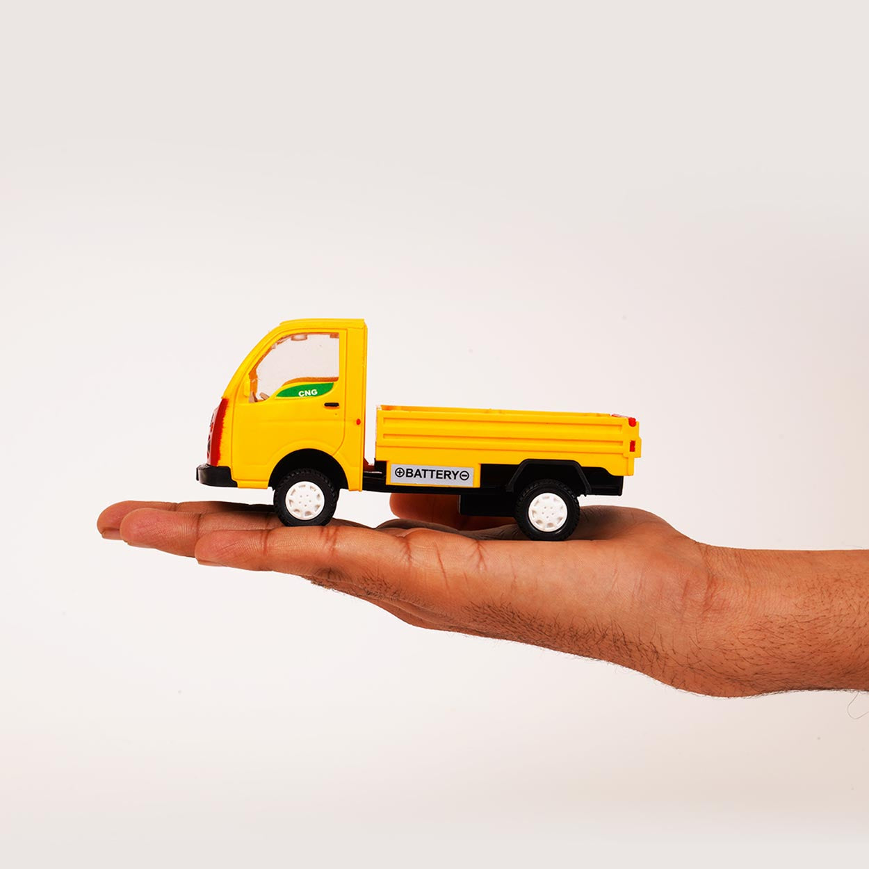 AIG ACE Mini Cargo Truck – Pull-Back Action Toy Vehicle for Kids, Realistic Mini Tata Ace Model